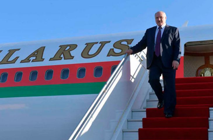 Лукашенко прилетел в Австрию: кто встречал президента в аэропорту Вены