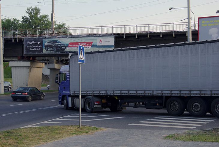 Под Гродно пьяный водитель фуры перепутал передачи и совершил ДТП