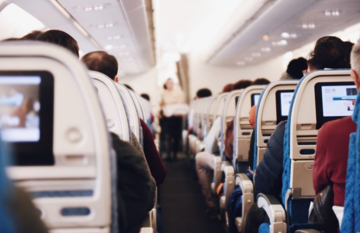 Как заснуть в самолете: советы бывалых путешественников