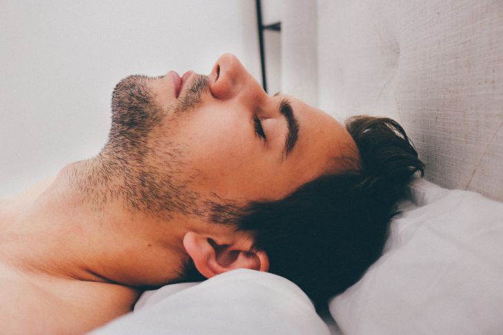 Мужчина проспал 41 день без перерыва. Причиной стало редкое заболевание