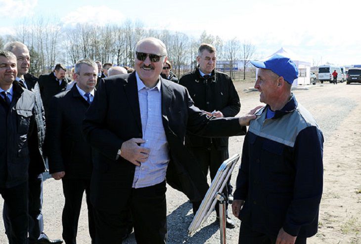 Лукашенко рассказал, кто готов защитить белорусов от любых напастей