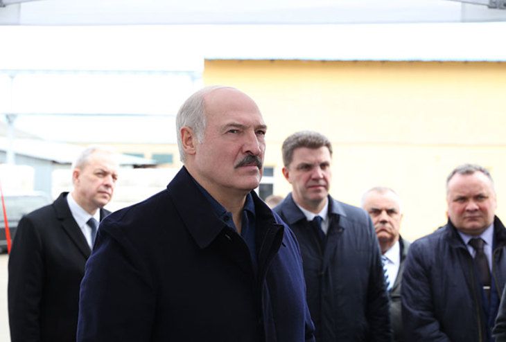 Лукашенко о вирусах: не нужно дома пить таблетки позапрошлогодней давности, идите к врачу