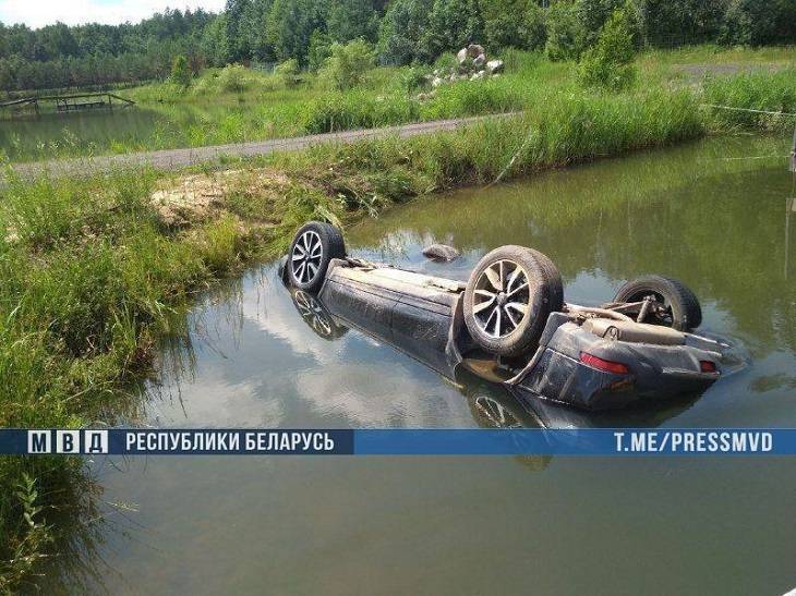 Под Бобруйском в водоеме нашли авто с четырьмя погибшими