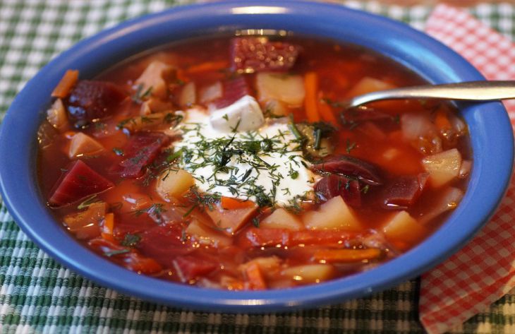 Все дело в свекле: 4 ошибки, которые безнадежно портят вкус борща