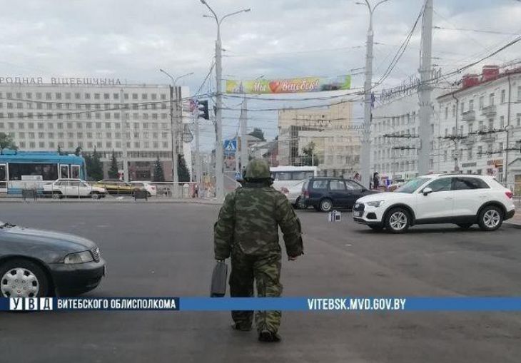 В Витебске оцепили площадь Свободы из-за бесхозной коробки с колонками