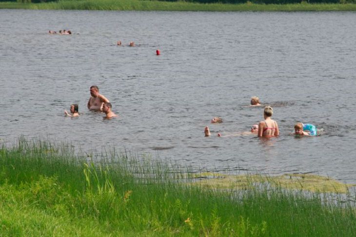 Водоемы для купания. Купание в водоемах. Пляжи Минска. Новосиньковское водохранилище купание. Место опасное для купания.