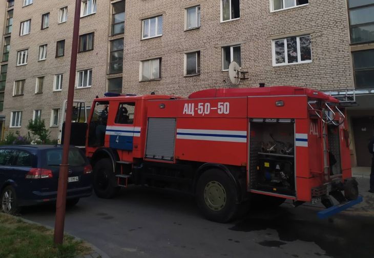 В Гродно сын героически спас мать из горевшей квартиры