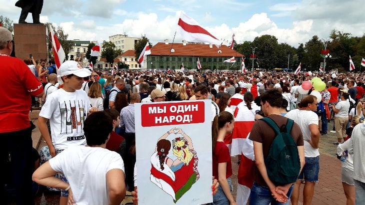 В Гродно на митинге собрались сторонники оппозиции. Посмотрите, что там было