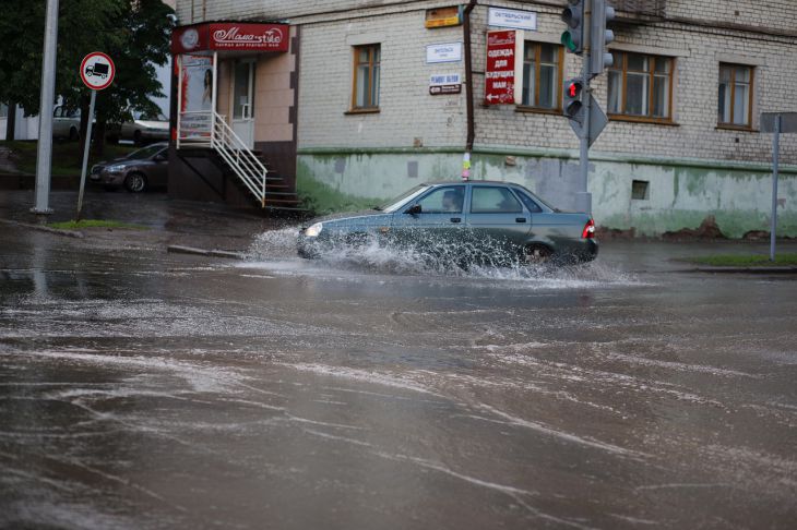 После дождя машина троит