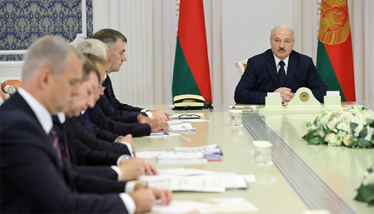 МИД: Лукашенко и еще 29 белорусским официальным лицам запрещен въезд в Латвию