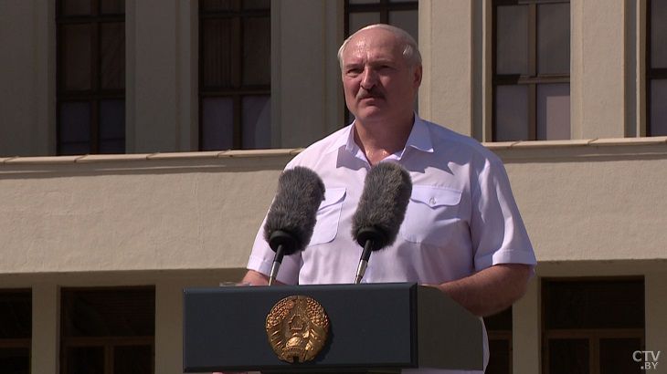 Лукашенко: Беларусь привела в полную боевую готовность войска на западной границе