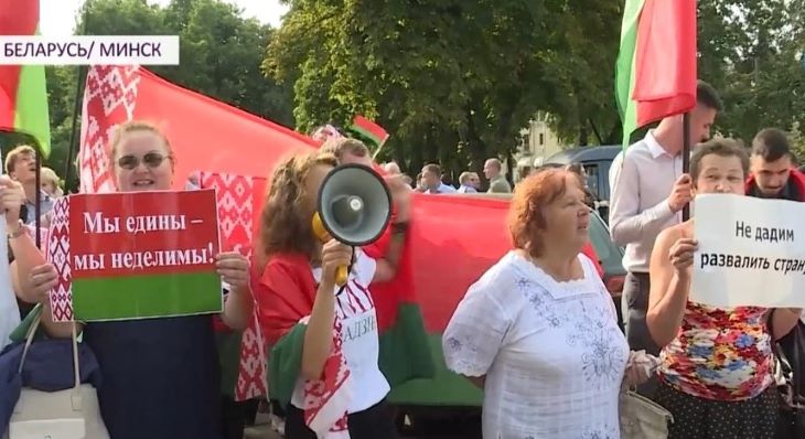 Сторонники Лукашенко устроили митинг возле посольства Польши: как это было 