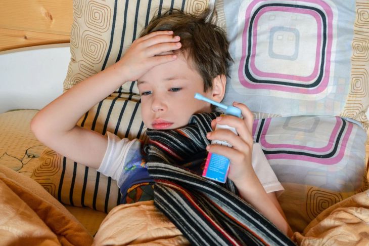 Эксперты рассказали, как отличить простуду от COVID-19 у детей