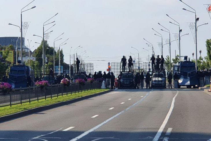 Воскресенье в Минске: спецтехника в городе