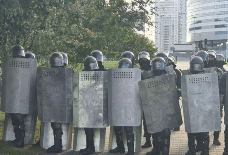 Стало известно о судьбе российского журналиста, задержанного на протесте в Минске