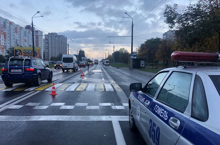 В Гомеле под колесами микроавтобуса погиб человек