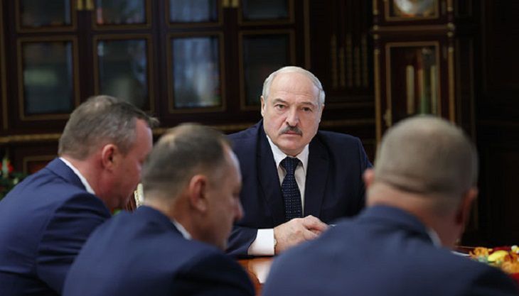 «Не надо никого уговаривать. Что толку?» – Лукашенко дал напутствие новым главам регионов