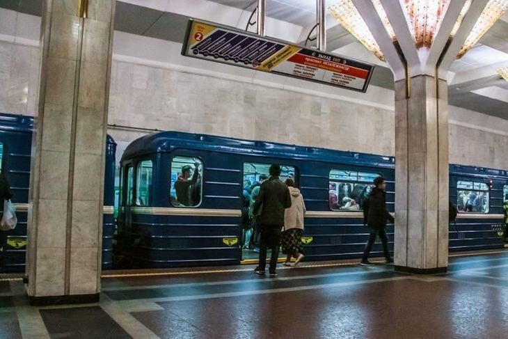 Что делать если телефон упал на рельсы в метро