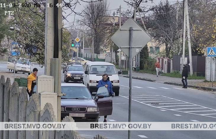 В Бресте школьники угнали авто, но проехали только 500 метров. Поездка попала на видео