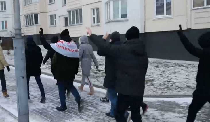 В Минске замечены водометы: протестующие начали выходить на акции солидарности