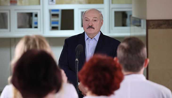 Лукашенко назвал главный минус бесплатной медицины