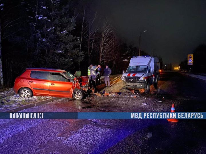 Автомобиль скорой помощи попал в серьезное ДТП на Минщине: пострадали 3 человека