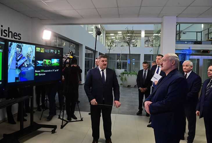Лукашенко на «Горизонте» подарили «маленький лазерный телевизор»: что это такое