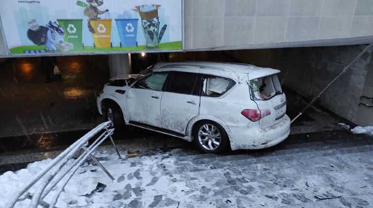 ГАИ: водитель Infiniti, который въехал в подземный переход у Комаровки, был трезв