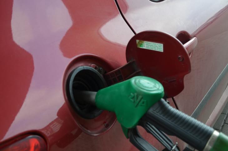 Украл дизельное топливо: В Барановичах водитель заправлялся за счет предприятия