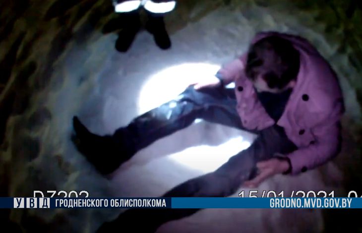 В Гродно сотрудники ГАИ спасли уснувшего в сугробе мужчину