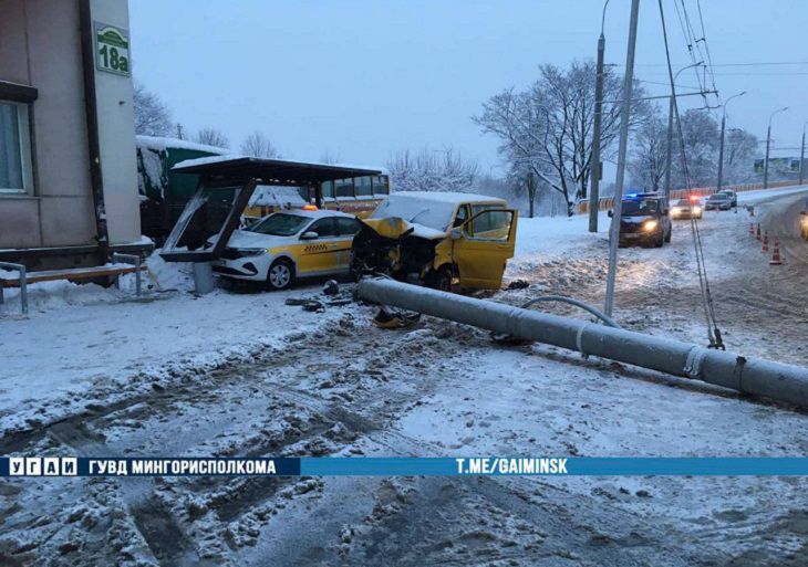 На Железнодорожной в Минске за пару минут случилось два серьезных ДТП: есть пострадавшие