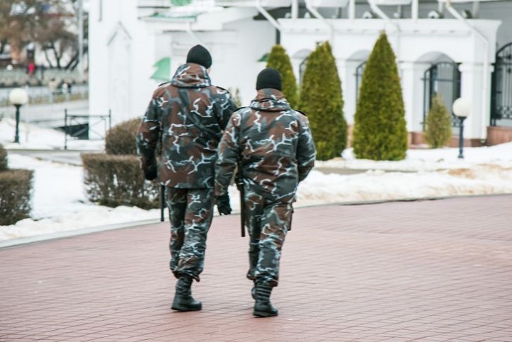 Избившего ОМОНовца участника протестов в Молодечно нашли и задержали в России