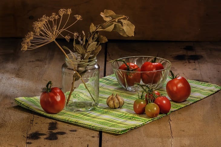 Что делать с помидорами, если собранный урожай уже начал портиться