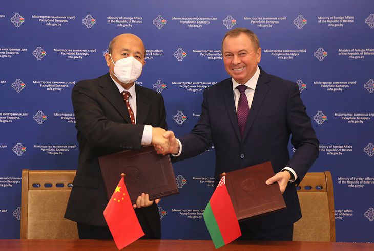 Китай идет на помощь Беларуси. Говорят, безвозмездно