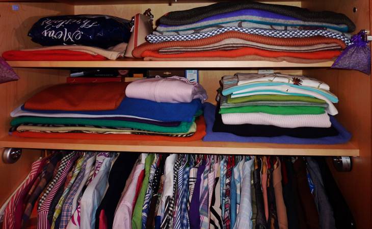 Способы избавиться от запаха в шкафу с одеждой