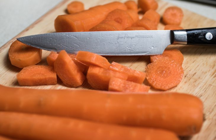 Настоящий заряд витаминов: как приготовить пюре из моркови с сельдереем так, чтобы его съели даже дети