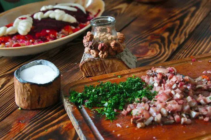 Финский салат «Росоли» в 100 раз вкуснее «оливье» и селедки «под шубой»: о чем не догадываются хозяйки