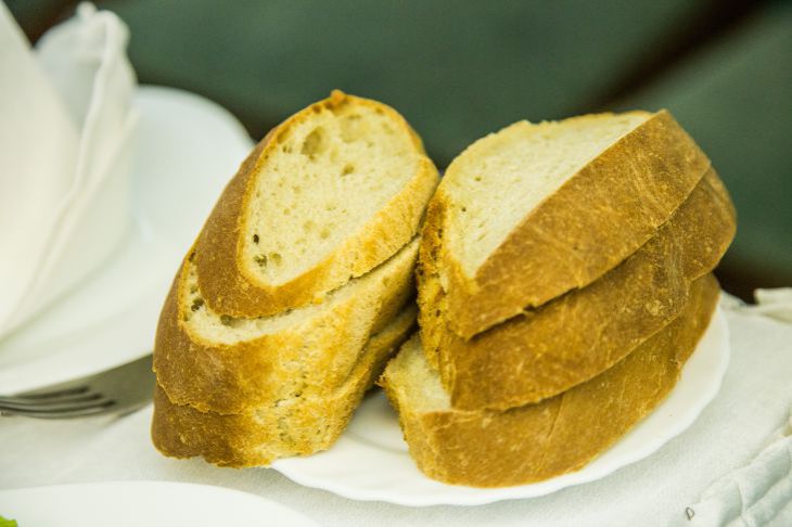 Как испечь домашний хлеб на сковороде: рецепт для ленивых