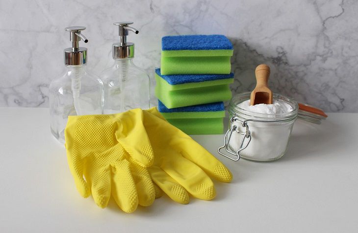 Перед уборкой посолите пол на кухне: простой способ избавиться от проблем и грязи в доме
