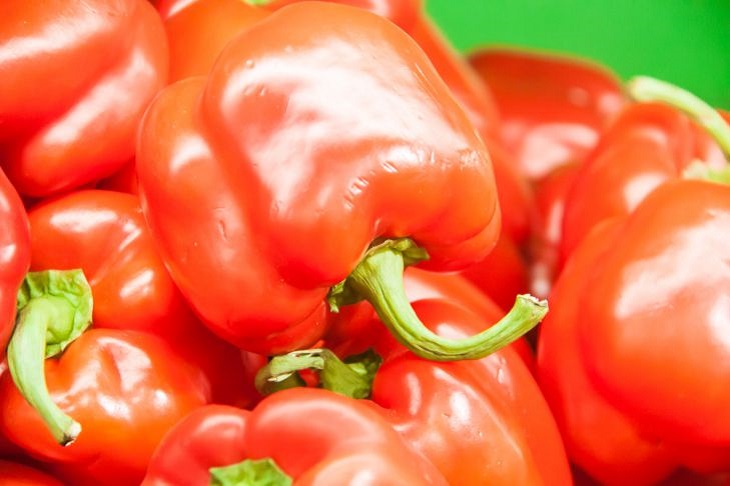 Чем подкормить перец в июле: натуральное средство для небывалого урожая