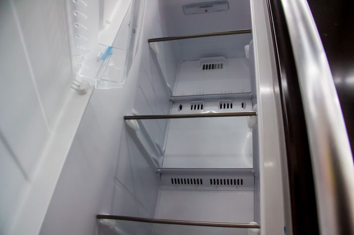 Суперсредство для идеально чистого холодильника: избавьтесь от загрязнений и запаха одним махом