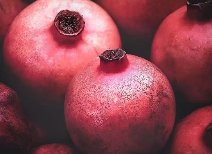 Плоды граната: кому полезно есть этот фрукт
