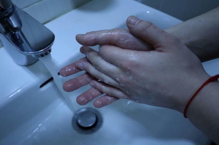 Чем отмыть руки после работы в гараже: проверенный способ
