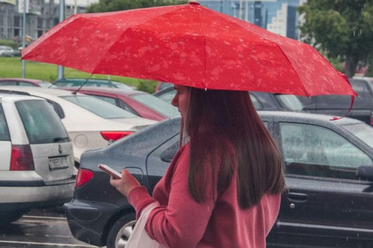 Зонты с боковой стойкой для уличных кафе и загородного дома