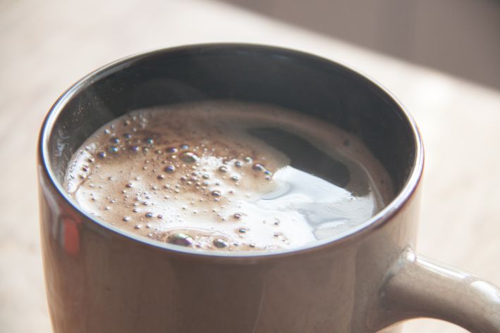 Что добавить в кофе для большей бодрости: ингредиент доступный каждому
