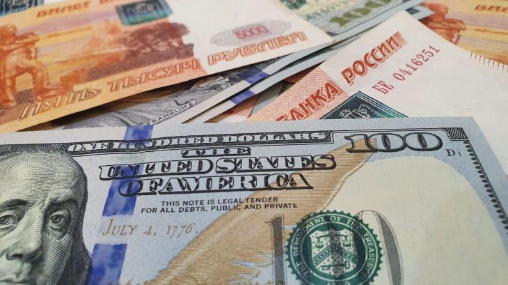 В Беларуси состоялись первые валютные торги 2024 года: что произошло с долларом и российским рублем