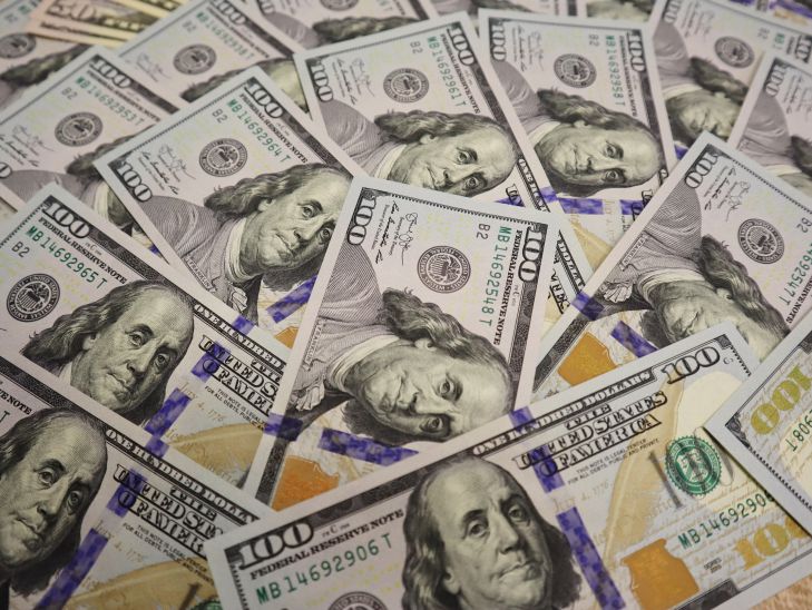 Доллар удивил: как завершились валютные торги 8 января в Беларуси