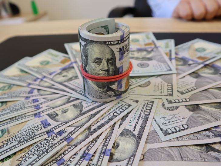 Доллар вновь подешевел: сколько теперь стоит американская валюта в Беларуси