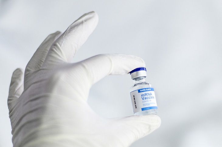 Гинцбург прокомментировал выводы ученых об осложнениях после вакцин от COVID-19