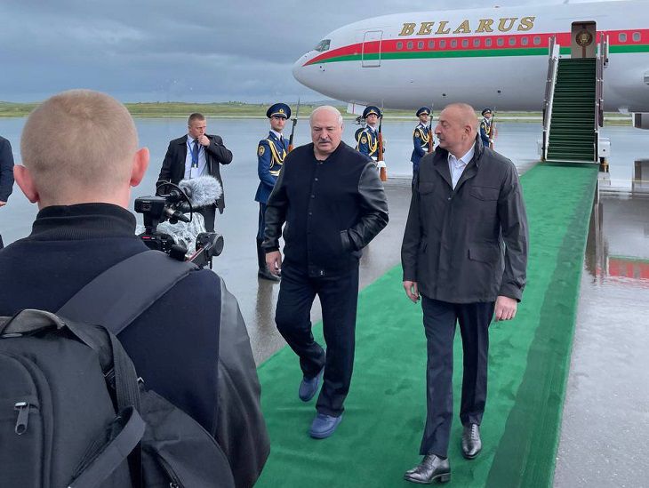 Лукашенко заметили с Алиевым на возрождаемых территориях Азербайджана